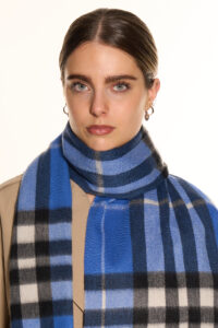 A charcoal cashmere scarf in a beautifully crafted gift box.